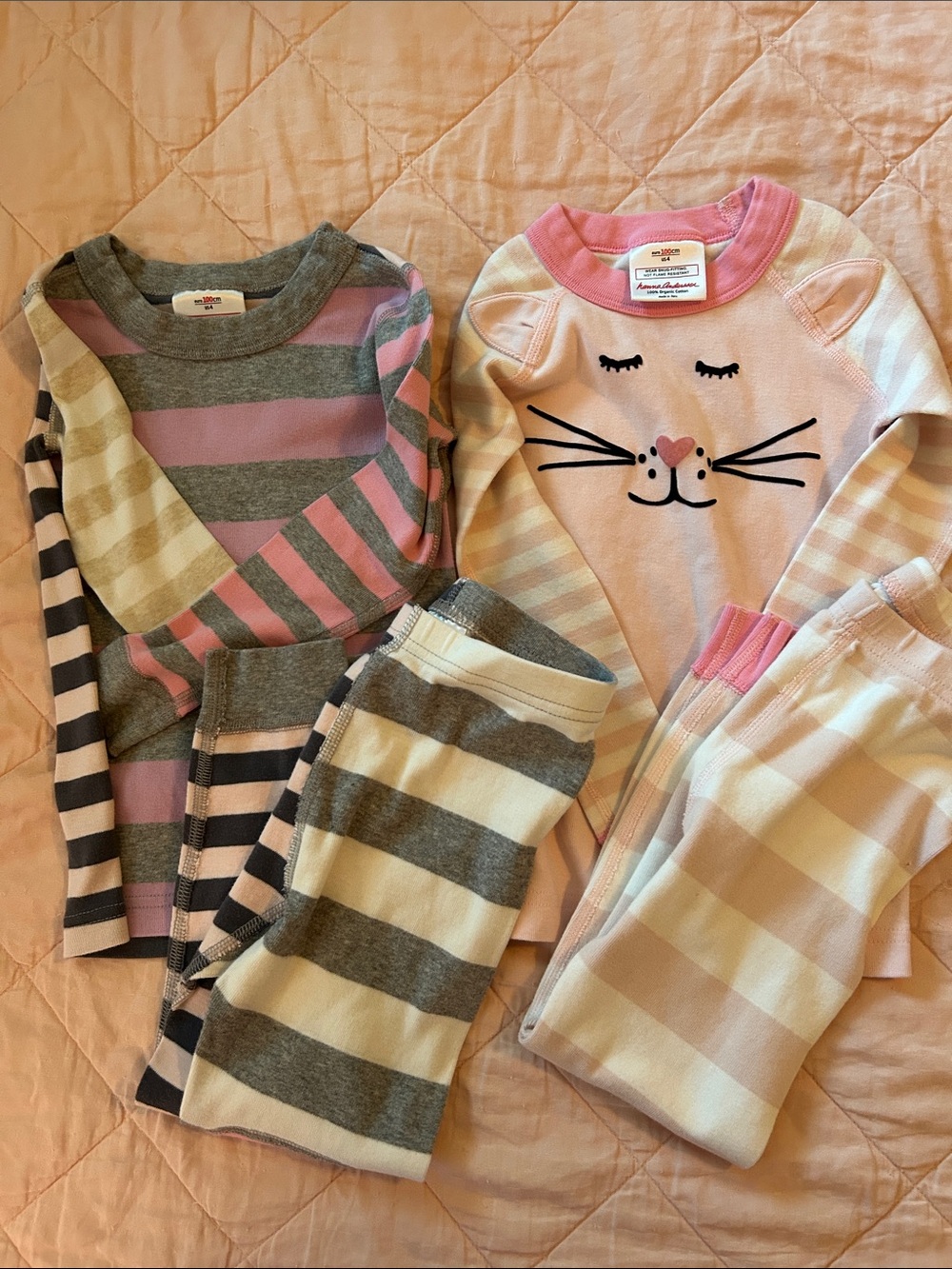 Set of 2 pairs of girls Hanna Andersson pajamas